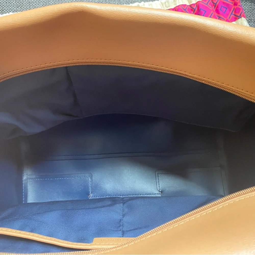 NWOT Tory Burch Beige Leather Parker Large Tote & Dust Bag